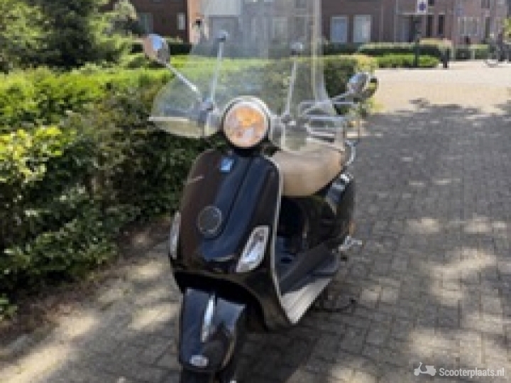 Vespa LX 50 zwart
